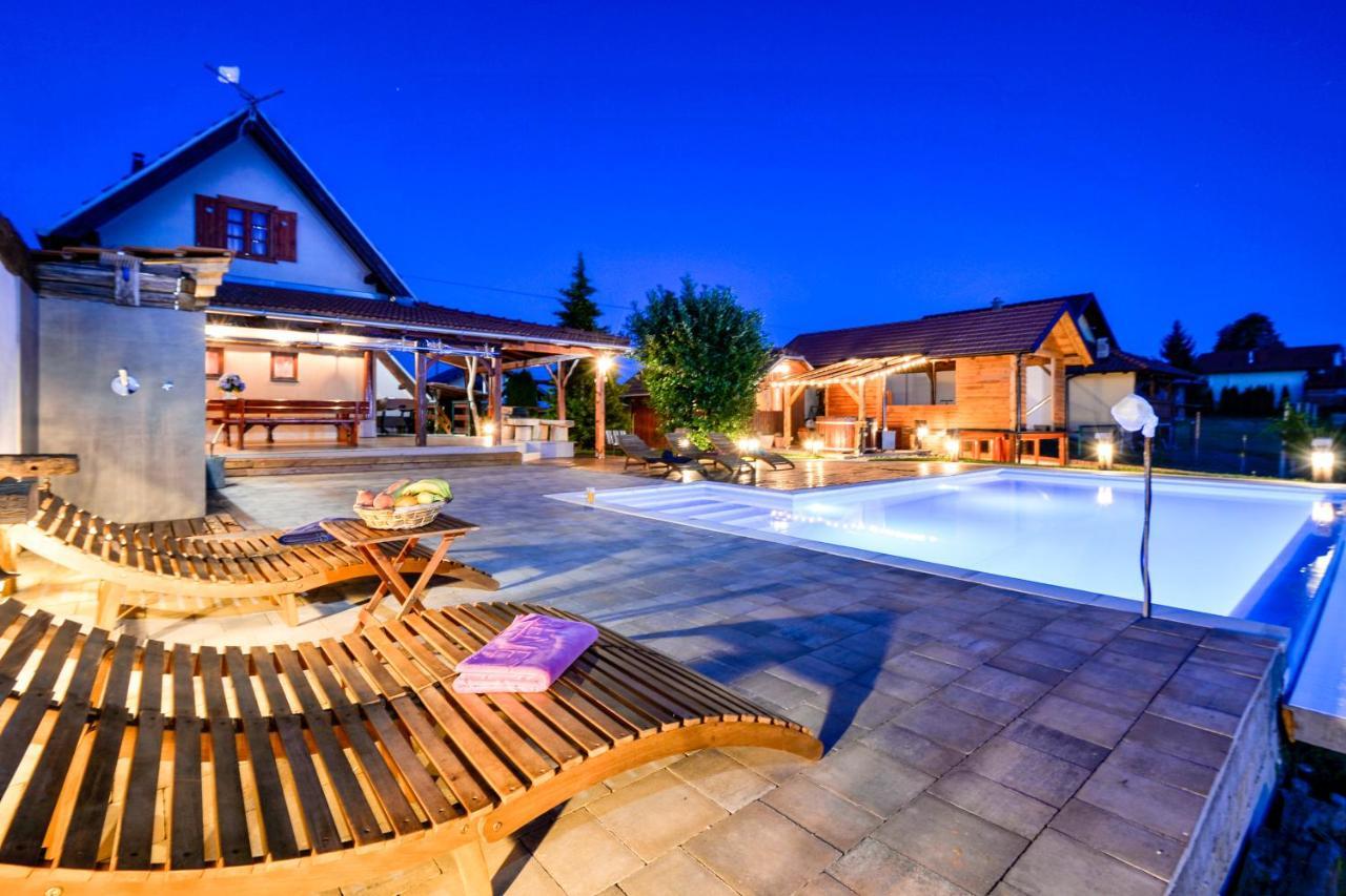 Villa Holiday Home Dika
