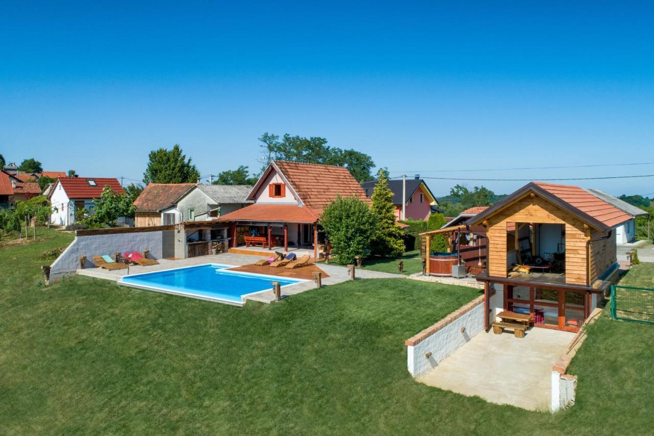 Villa Holiday Home Dika *